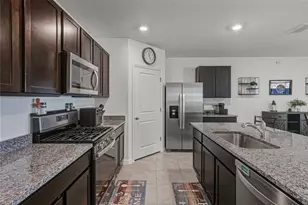 2741 Gardiner Ln, Zephyrhills, FL 33541 - Photo 15