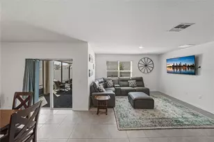 2741 Gardiner Ln, Zephyrhills, FL 33541 - Photo 9