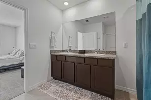 2741 Gardiner Ln, Zephyrhills, FL 33541 - Photo 21