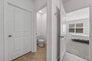 2741 Gardiner Ln, Zephyrhills, FL 33541 - Photo 27