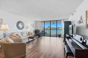 19111 Vista Bay Dr, Indian Shores, FL 33785 - Photo 11