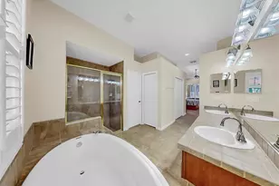 1105 Sweet Breeze Dr, Valrico, FL 33594 - Photo 29