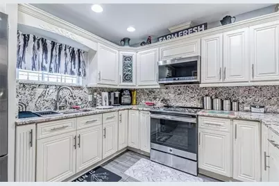 8502 Trammell Trail, Tampa, FL 33619 - Photo 7