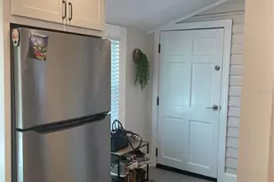 2624 12th St N, Saint Petersburg, FL 33704 - Photo 3