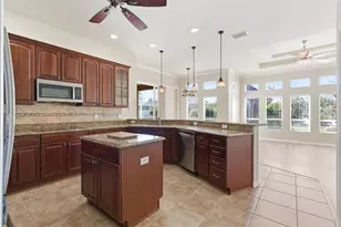 915 Vista Verde Ln, Sun City Center, FL 33573 - Photo 11