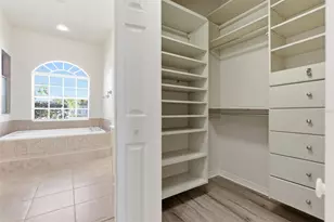 915 Vista Verde Ln, Sun City Center, FL 33573 - Photo 19