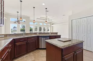 915 Vista Verde Ln, Sun City Center, FL 33573 - Photo 9