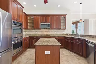 915 Vista Verde Ln, Sun City Center, FL 33573 - Photo 7