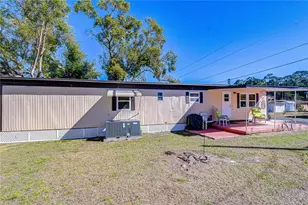 39107 Hillcrest Dr, Zephyrhills, FL 33542 - Photo 5