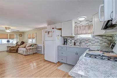 39107 Hillcrest Drive, Zephyrhills, FL 33542 - Photo 41