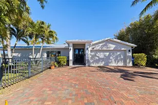 1481 49th Ave NE, Saint Petersburg, FL 33703 - Photo 3