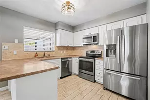 7624 Desoto Ct, Tampa, FL 33615 - Photo 9