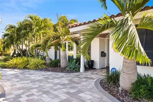 1896 Sailfish Rd S, Saint Petersburg, FL 33707 - Photo 3