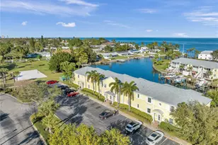 4728 Beach Dr SE, Saint Petersburg, FL 33705 - Photo 3