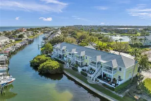 4728 Beach Dr SE, Saint Petersburg, FL 33705 - Photo 1