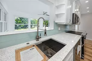 8279 29th Ave N, Saint Petersburg, FL 33710 - Photo 11