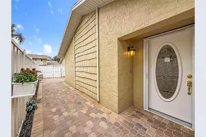 6747 Cape Hatteras Way NE #4, Saint Petersburg, FL 33702 - Photo 3