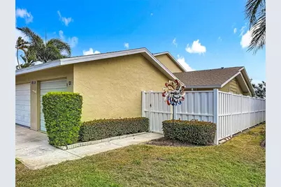 6747 Cape Hatteras Way NE #4, Saint Petersburg, FL 33702 - Photo 1