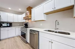 6747 Cape Hatteras Way NE, Saint Petersburg, FL 33702 - Photo 11