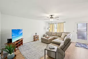 202 Bedford Trail, Sun City Center, FL 33573 - Photo 5