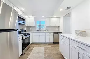 4550 Cove Cir, Saint Petersburg, FL 33708 - Photo 9