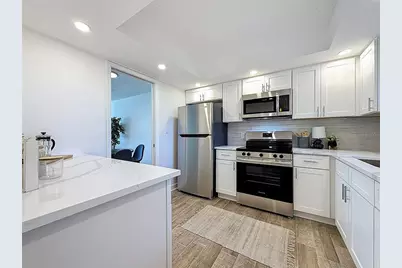 4550 Cove Circle #106, Saint Petersburg, FL 33708 - Photo 3