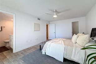 4550 Cove Cir, Saint Petersburg, FL 33708 - Photo 21