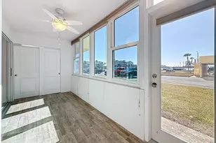 4550 Cove Cir, Saint Petersburg, FL 33708 - Photo 29