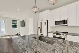 1299 5th St S, Saint Petersburg, FL 33701 - Photo 5
