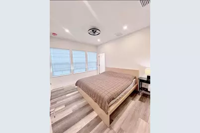 1299 5th Street S, Saint Petersburg, FL 33701 - Photo 5