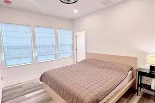 1299 5th St S, Saint Petersburg, FL 33701 - Photo 5