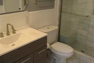 5769 Gardens Dr, Sarasota, FL 34243 - Photo 11