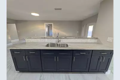 5523 Venetian Boulevard NE, Saint Petersburg, FL 33703 - Photo 9