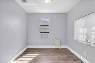 5107 37th St N, Saint Petersburg, FL 33714 - Photo 21
