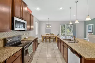 2819 Holly Bluff Ct, Plant City, FL 33566 - Photo 13