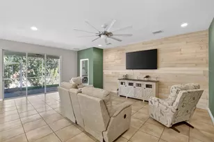 2819 Holly Bluff Ct, Plant City, FL 33566 - Photo 9