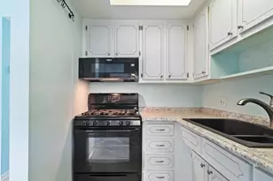 5850 21st St N, Saint Petersburg, FL 33714 - Photo 9