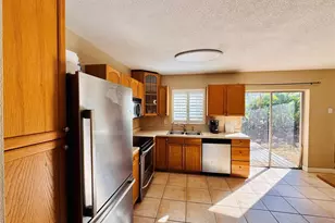 12 Lake Shore Dr, Palm Harbor, FL 34684 - Photo 9