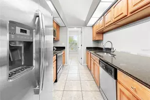 4518 Oak River Cir, Valrico, FL 33596 - Photo 11