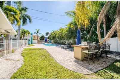 13136 4th Street E, Madeira Beach, FL 33708 - Photo 9