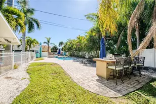 13136 4th St E, Madeira Beach, FL 33708 - Photo 9