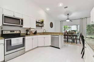 4327 Murfield Dr E, Bradenton, FL 34203 - Photo 7