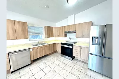 1121 Dr Martin Luther King Jr Street S, Saint Petersburg, FL 33705 - Photo 3