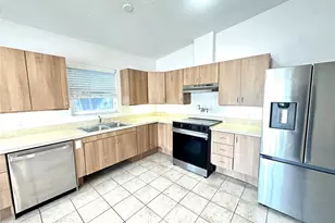 1121 Dr Martin Luther King Jr Street S, Saint Petersburg, FL 33705 - Photo 3