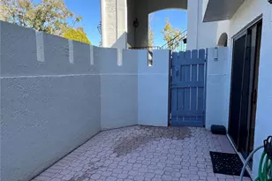 18714 Wimbledon Cir, Lutz, FL 33558 - Photo 9