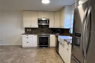 18714 Wimbledon Cir, Lutz, FL 33558 - Photo 5