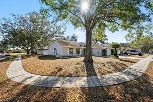 1710 Tallowtree Cir, Valrico, FL 33594 - Photo 5