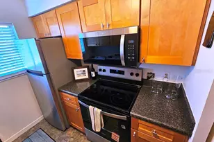 501 E Bay Dr, Largo, FL 33770 - Photo 9