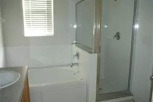 403 Fern Gulley Dr, Seffner, FL 33584 - Photo 9