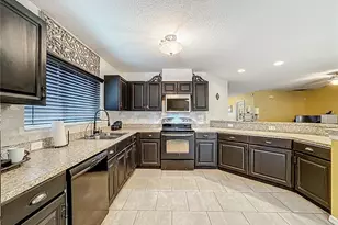 11112 Hidden Breeze Dr, Wimauma, FL 33598 - Photo 17